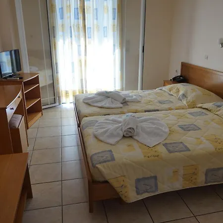 Athina Saint George Bay Агиос-Георгиос-Пагон